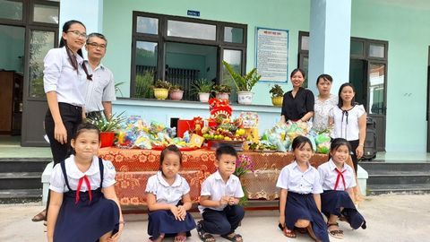 Vui Tết Trung Thu năm 2020 ở trường Tiểu học Nguyễn Thị Minh Khai
