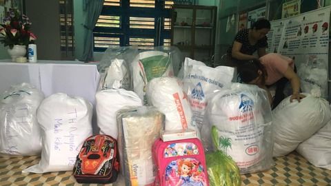 Quyên góp ủng hộ sách vở, quần áo, nhu yếu phẩm cho các bạn học sinh miền núi các huyện trên địa bàn tỉnh Quảng Nam