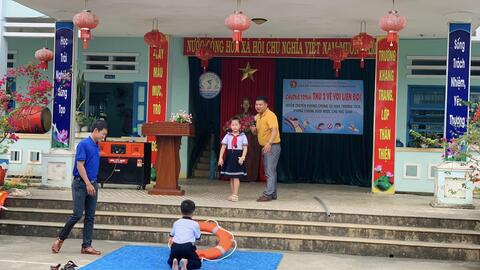 LIÊN ĐỘI PHỐI HỢP VỚI ĐOÀN XÃ TAM THẠNH TỔ CHỨC TUYÊN TRUYỀN PHÒNG CHỐNG ĐUỐI NƯỚC, TAI NẠN THƯƠNG TÍCH CHO HỌC SINH.